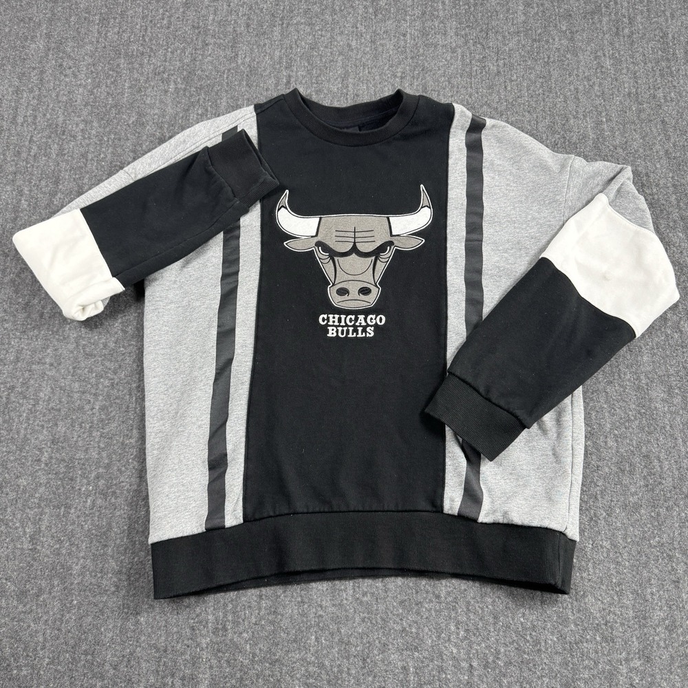 Chicago Bulls NBA Men's L Crewneck Sweatshirt Black Gray Colorblock 66